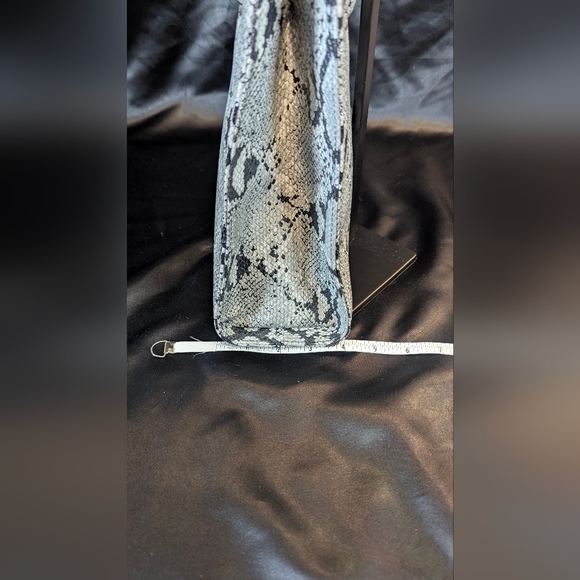 Nine West Tote Faux Leather Python Snakeskin Black Grey Shoulder Bag Compartment - Picture 4 of 7